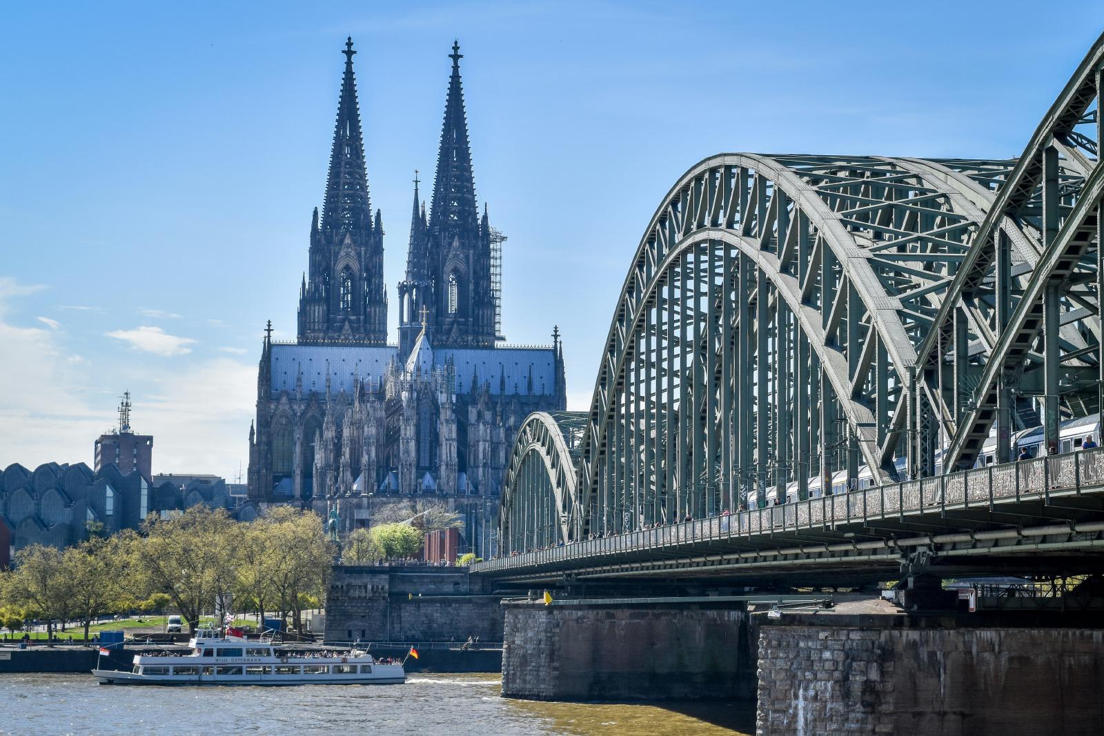 Köln © ravi-tripathi-27UG-uqd2e8-unsplash
