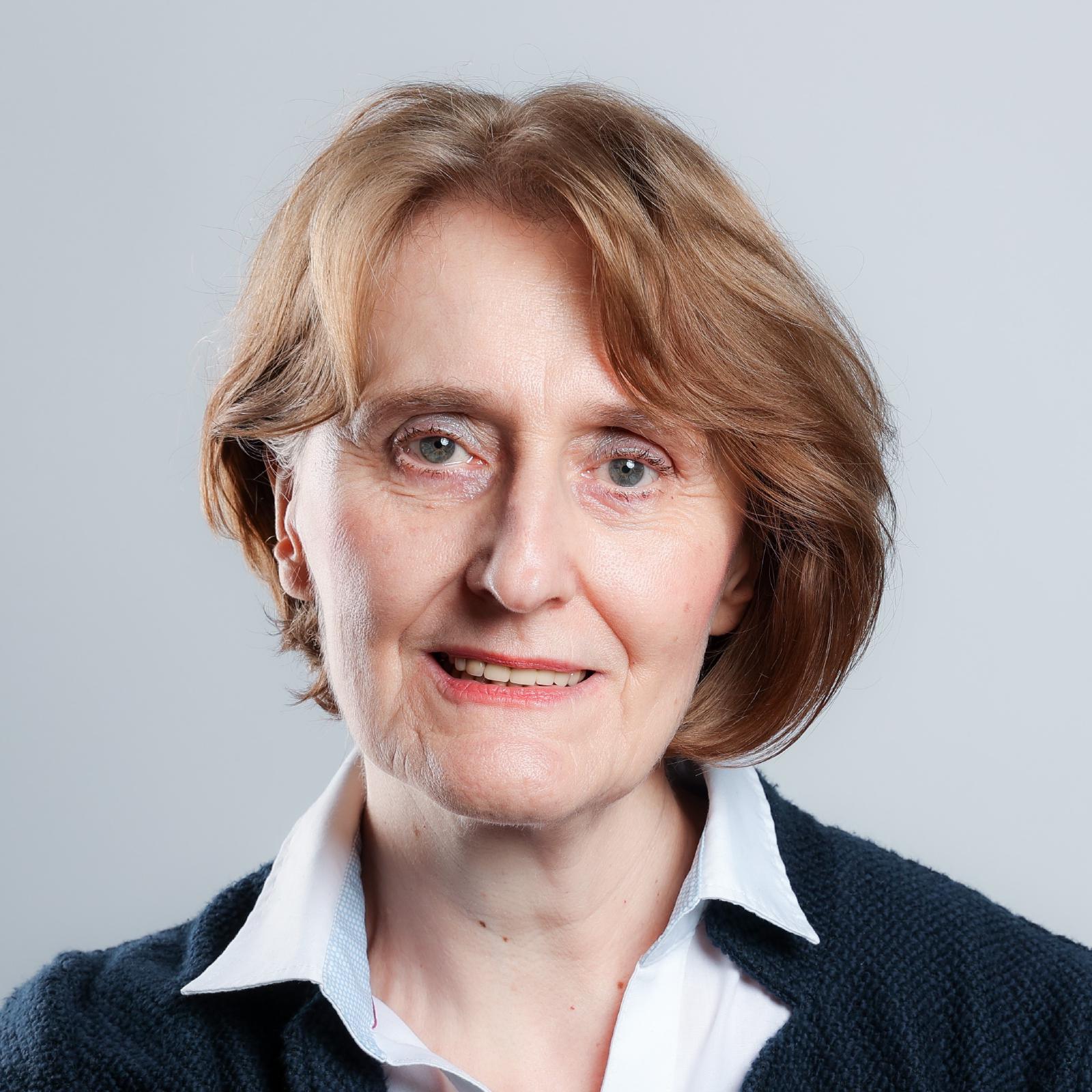 Placeholder: portrait in a working situation — Marie-Therese Herbers, economics graduate, systemic coach.
